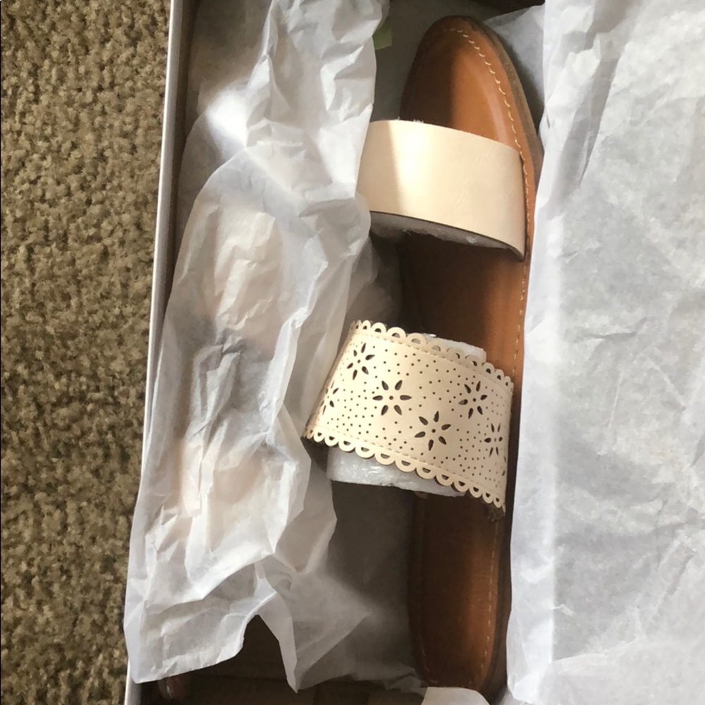 XOXO WM ROXBORO  SANDAL CREAM SZ 10
